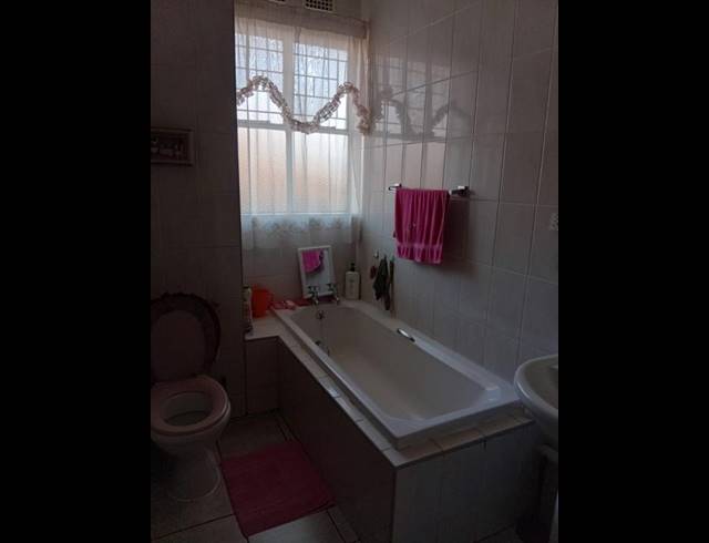 2 BEDROOM APARTMENT FOR SALE IN VANDERBIJLPARK CW 3